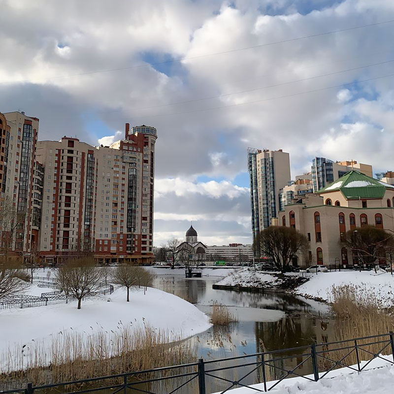 По дороге домой. Да, у нас много снега в начале апреля