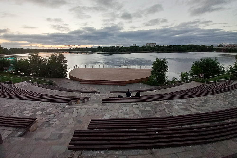 Наши приключения оканчиваются в районе Водников. Канал летним вечером прекрасен