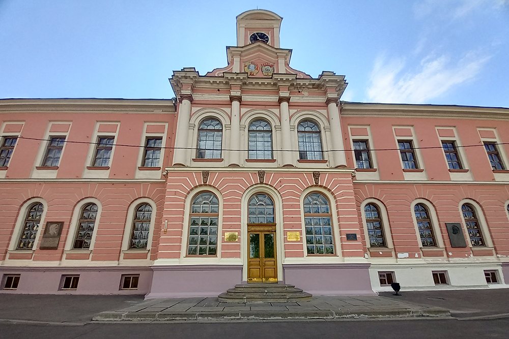 Здания усадьбы Петровско-Разумовское находятся в удручающем состоянии. А это ведь наша история