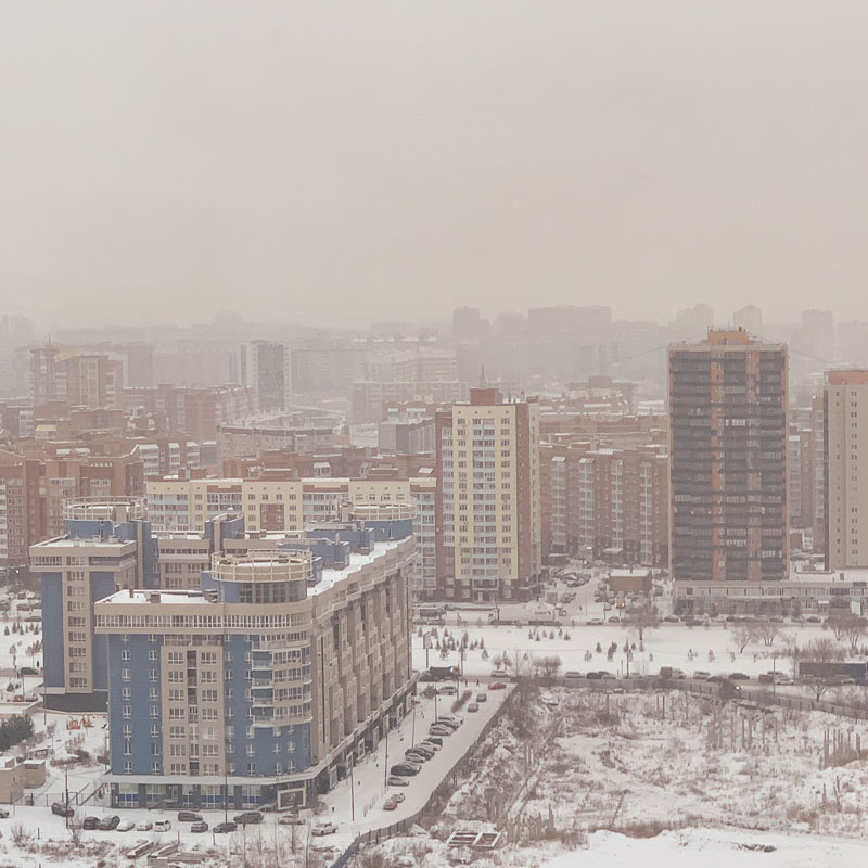 Вид из рабочего окна. Всё в дымке