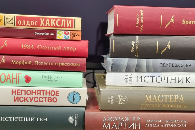 Часть нашей домашней коллекции. Дмитрий Глуховский внесен Минюстом в реестр иноагентов