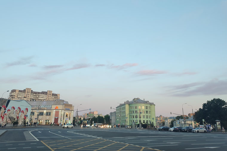 Вечерняя Москва. Погода шикарная, как будто утром и не было дождя