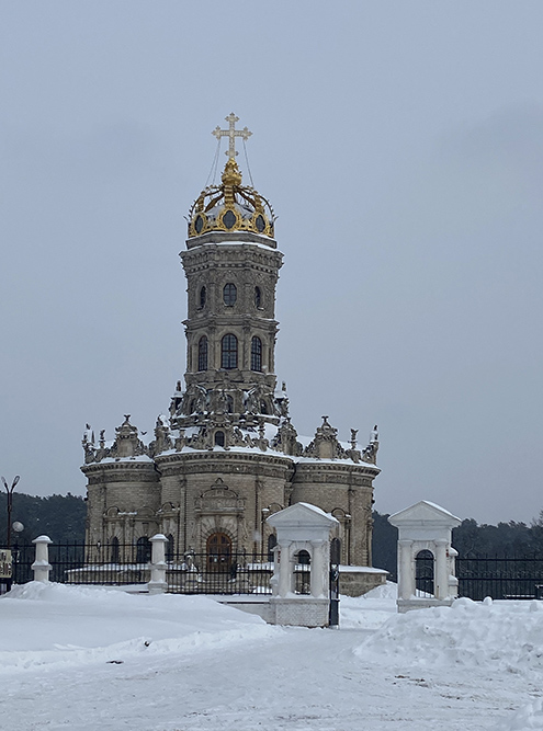 Та самая нетипичная церковь в Дубровицах