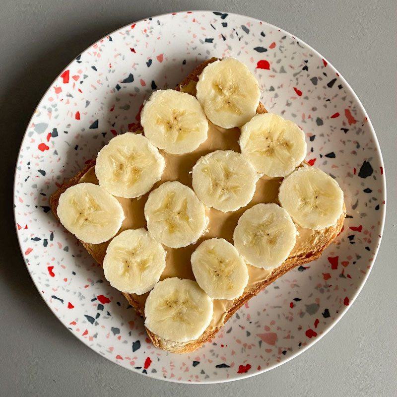 Такие же тосты мне на завтрак готовила подружка в Батуми. Вкуснятина!