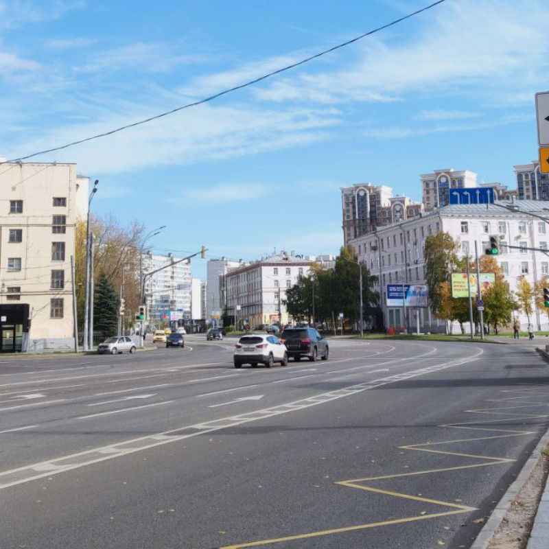 По дороге к метро. Люблю Москву, мне кажется, что здесь даже небо особенное