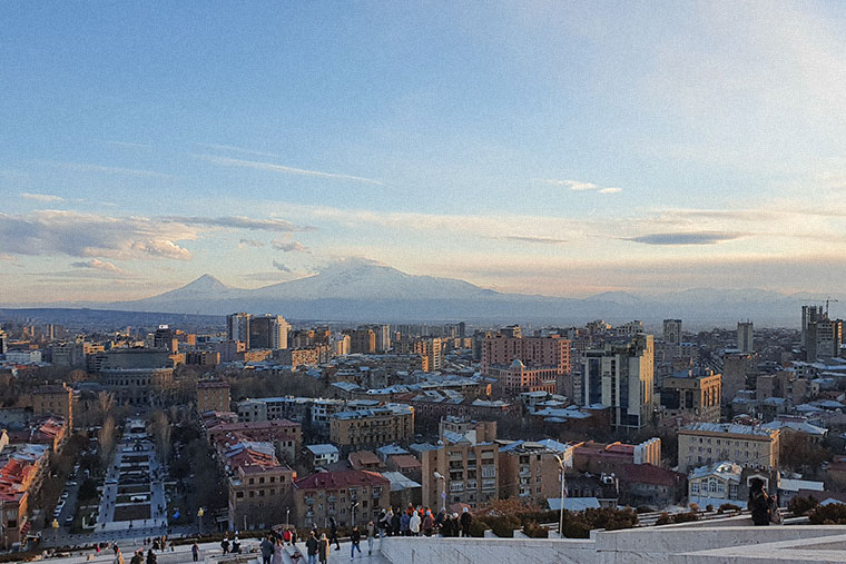 А вот эталонные виды на Арарат, с Каскада