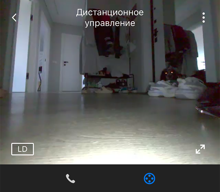 Целый день думаю про Булошку и ее кашель. Подсматриваю за ней с помощью камеры на роботе-пылесосе: малышка спит, все хорошо