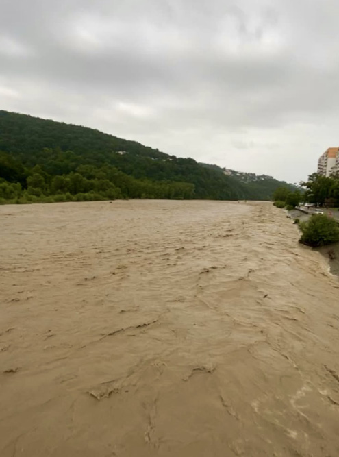 Река во время дождей, фото с той же точки