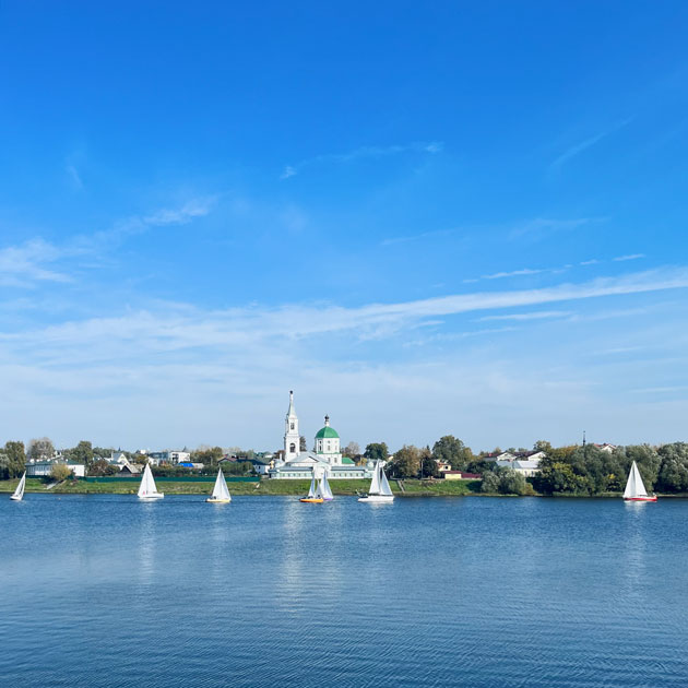 Засняла малую часть, этих корабликов была куча куч