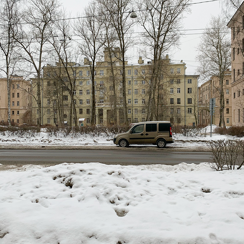 Это не наша сталинка, но представление о районе дает