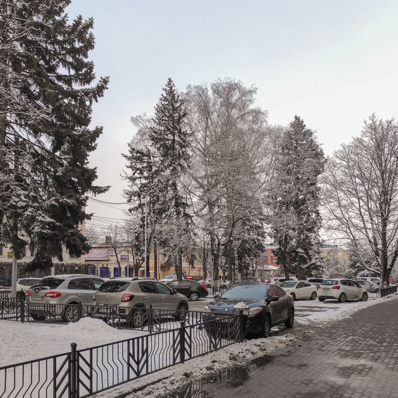 Виды города около моего дома. Фото январские. Когда писал дневник, снега у нас еще не было