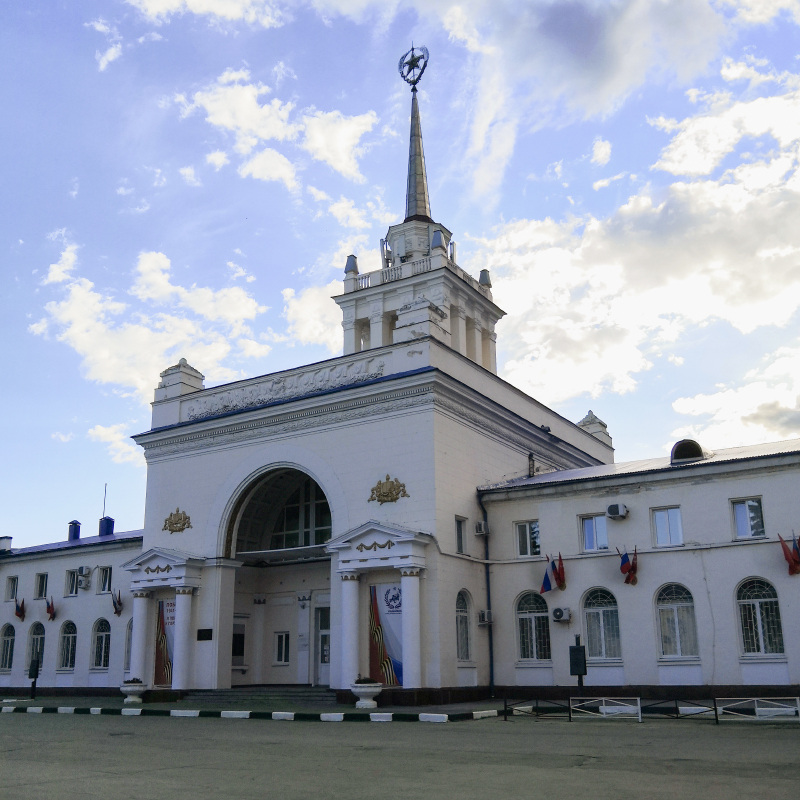 Мне нравится архитектура вокзала, за ним хорошо смотрят, он всегда чистый и ухоженный