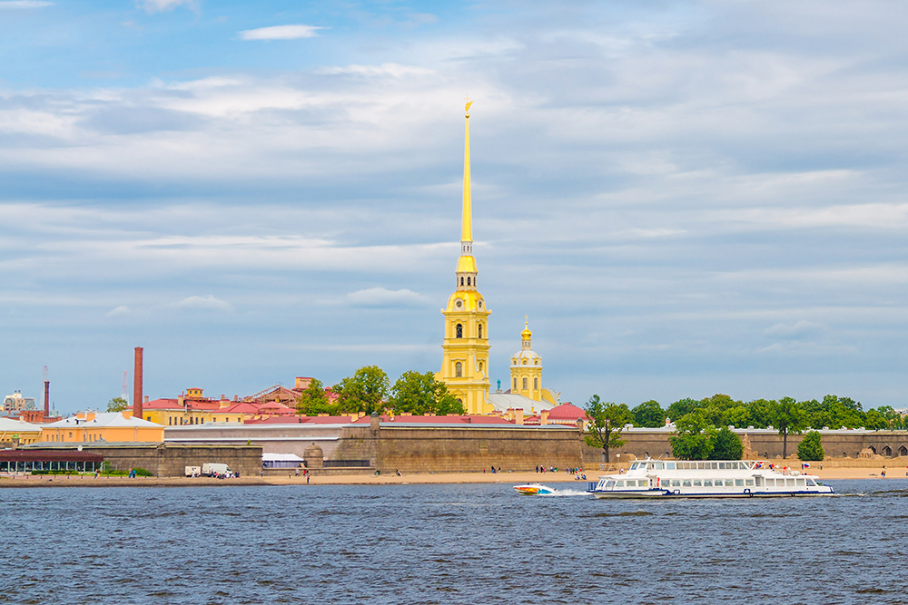 Из окна туристического автобуса открывался прекрасный вид на Северную столицу. Фото: Aliaksandr Antanovich / Shuttertstock