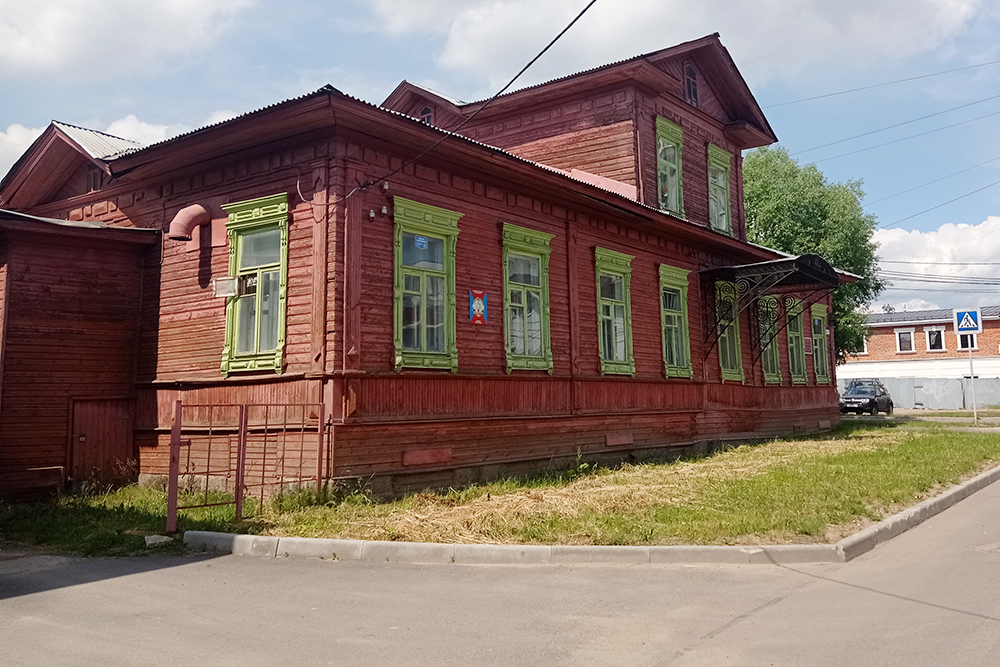 В таком здании у нас находится вологодское добровольное пожарное общество. Здесь я забирал акт проверки вентиляции