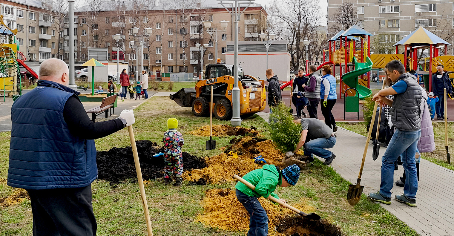 Это наш первый субботник — тогда поучаствовало с десяток человек