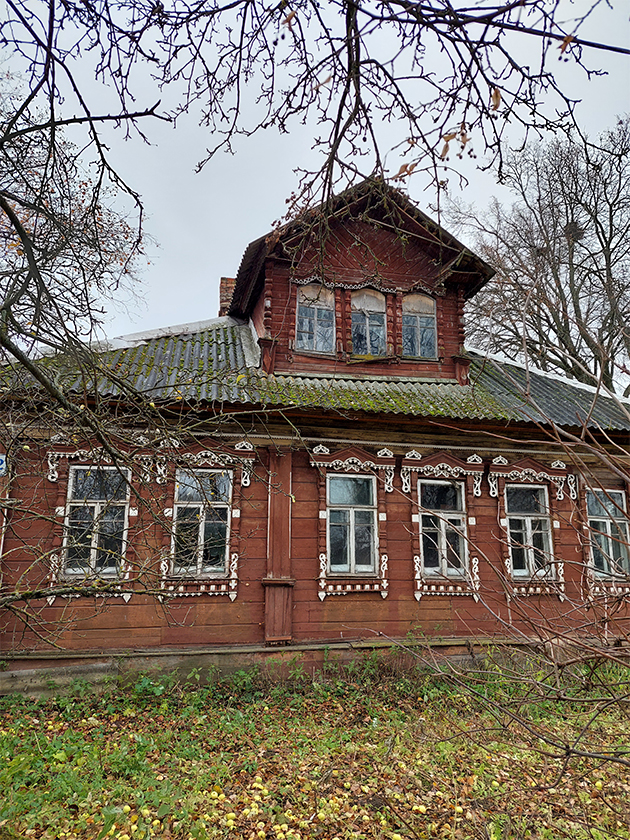 Самый первый участок в деревне Старое Устиново с домом недалеко от реки Локни