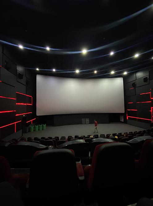 Как выглядел кинозал с Dolby Atmos