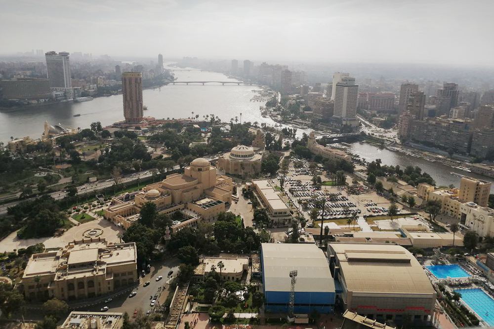 Вид на Каир со смотровой площадки Cairo Tower. Красиво, но страшновато, а фотографировать надо аккуратно, чтобы не уронить телефон