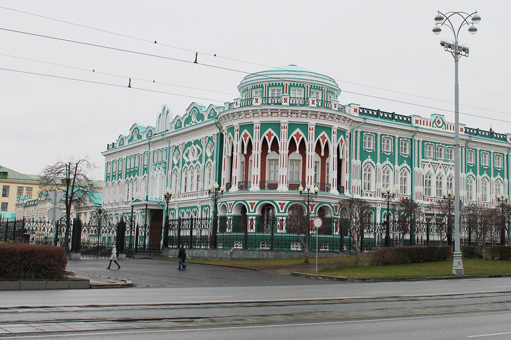 Дом Севастьянова. Фотография не передает всей его красоты, а в солнечную погоду он особенно хорош