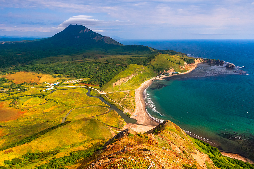 Тихая — одно из самых живописных мест на острове. Источник: DmitrySerbin / Shutterstock