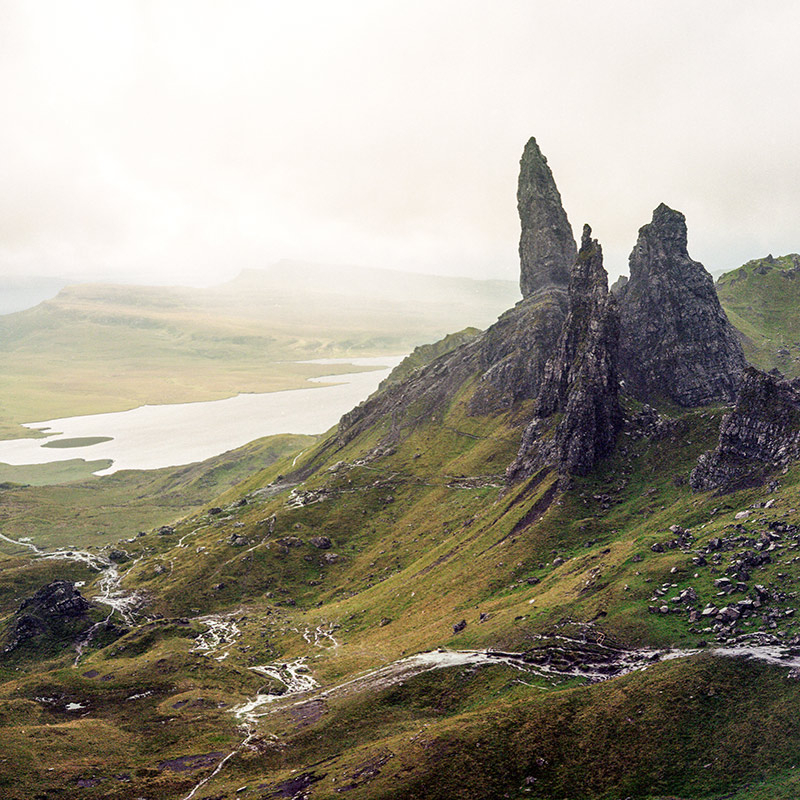 Вершина холма Old Man of Storr на острове Скай