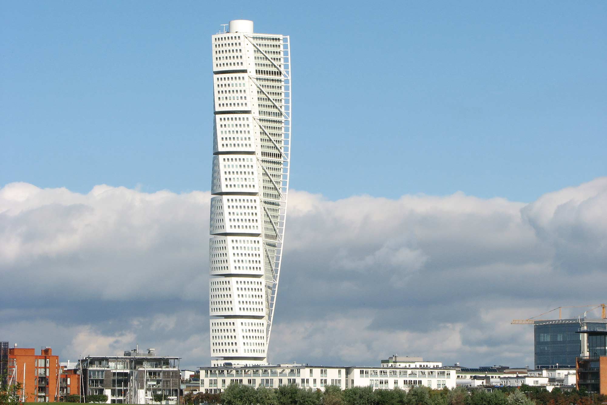 Башня Turning Torso — частное здание с квартирами и офисами, поэтому доступ внутрь для широкой публики закрыт