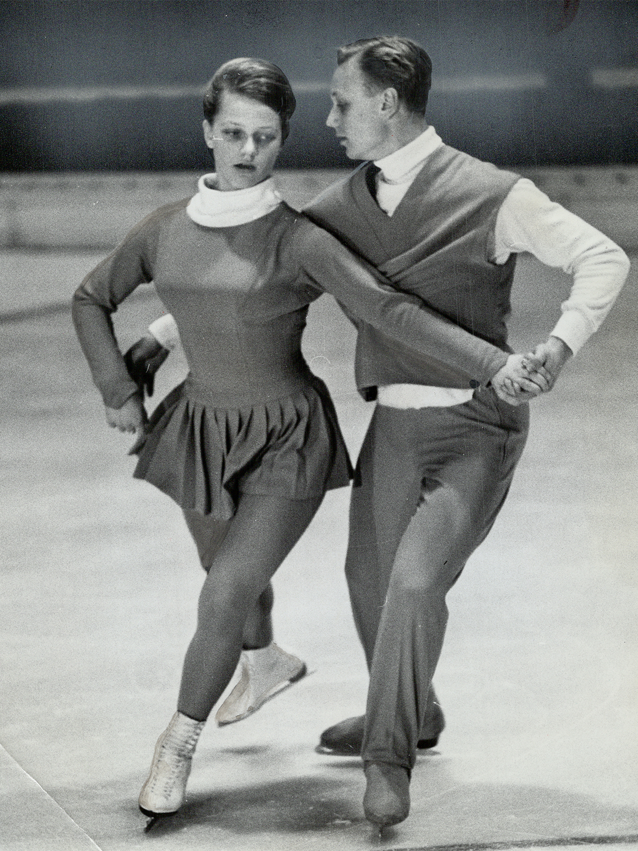 Примеры костюмов в шестидесятых. Фотография: Norman James / Toronto Star via Getty Images