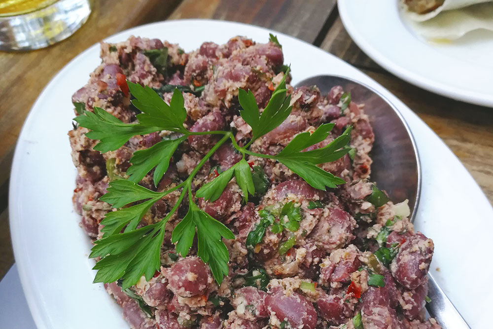 Лобио с грецким орехом. В Грузии едят много мяса, но выбор для вегетарианцев тоже есть