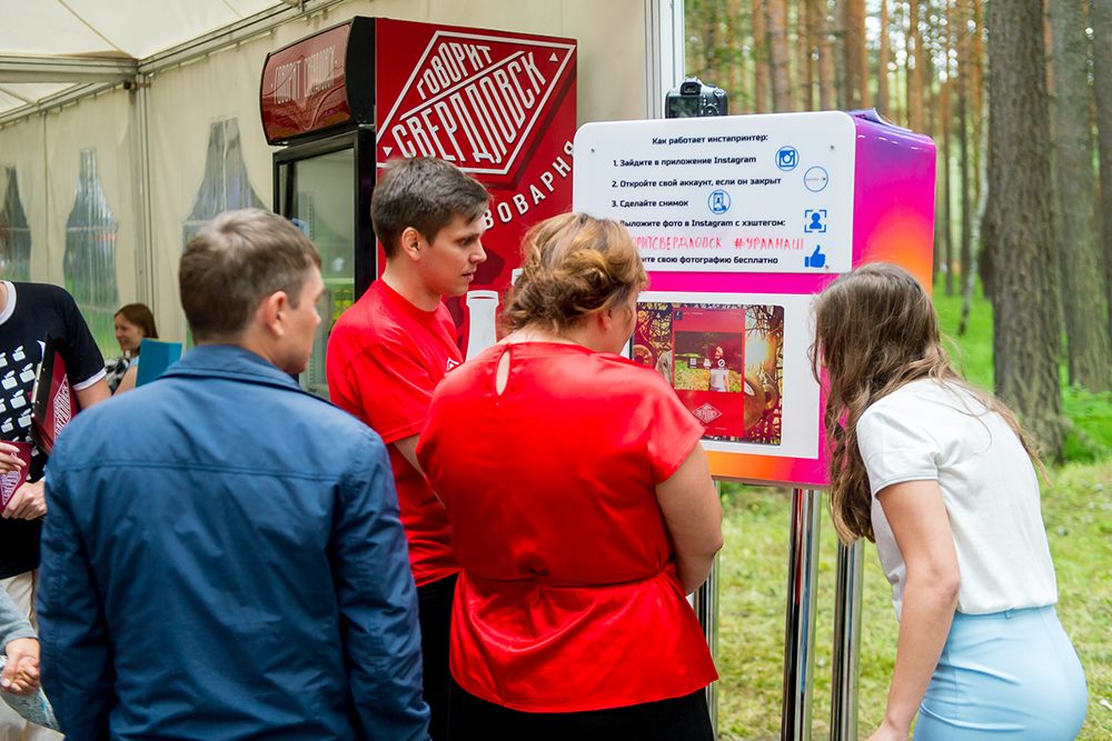 Наша фотостойка участвовала в городских мероприятиях. Ее арендовали крупные компании — «Ростелеком», «Мотив», «ЕЖК». Среднее время аренды — от 3 до 8 часов