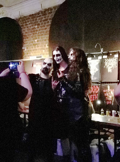 Carach Angren активно фотографировались с поклонниками