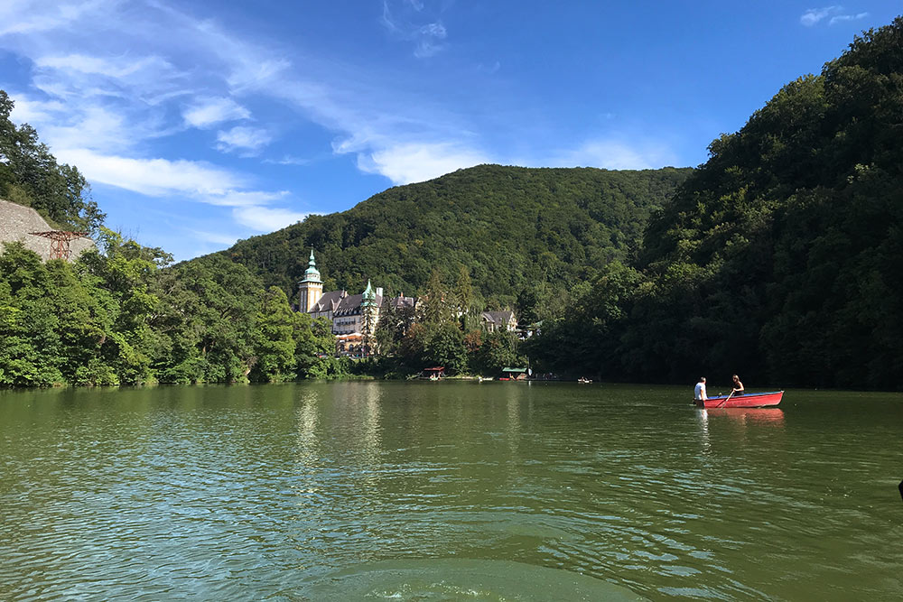 С воды на отель открывается самый красивый вид