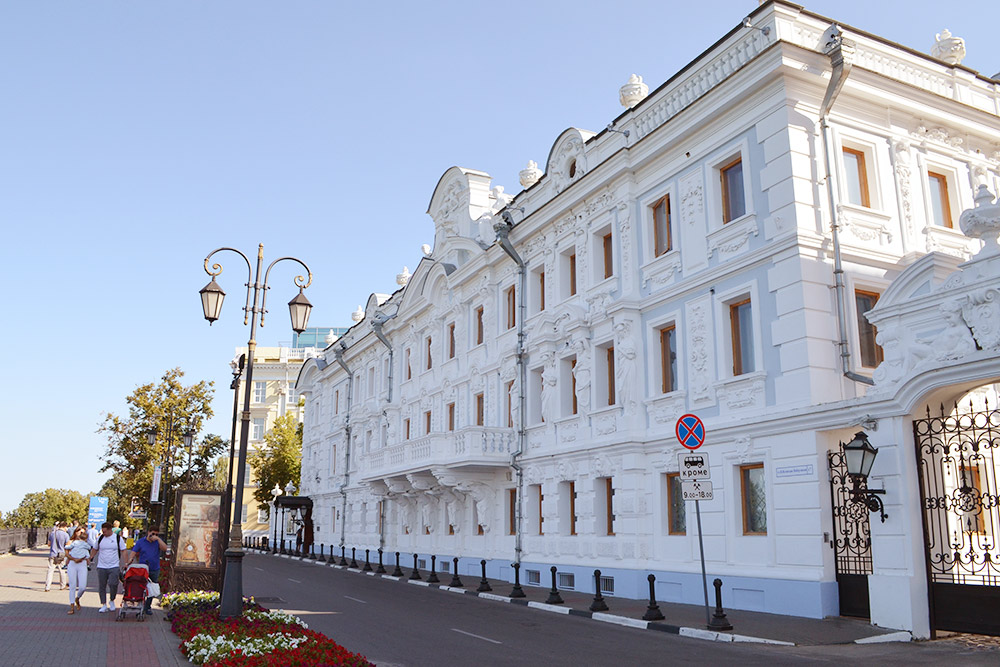 Пример отреставрированной усадьбы в центре города. Внутри краеведческий музей