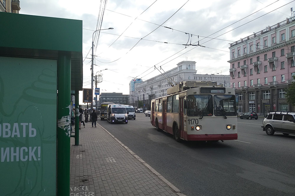 В основном троллейбусы представлены моделями двадцатилетней давности, хотя изнутри кажется, что их эвакуировали в годы войны вместе с заводами