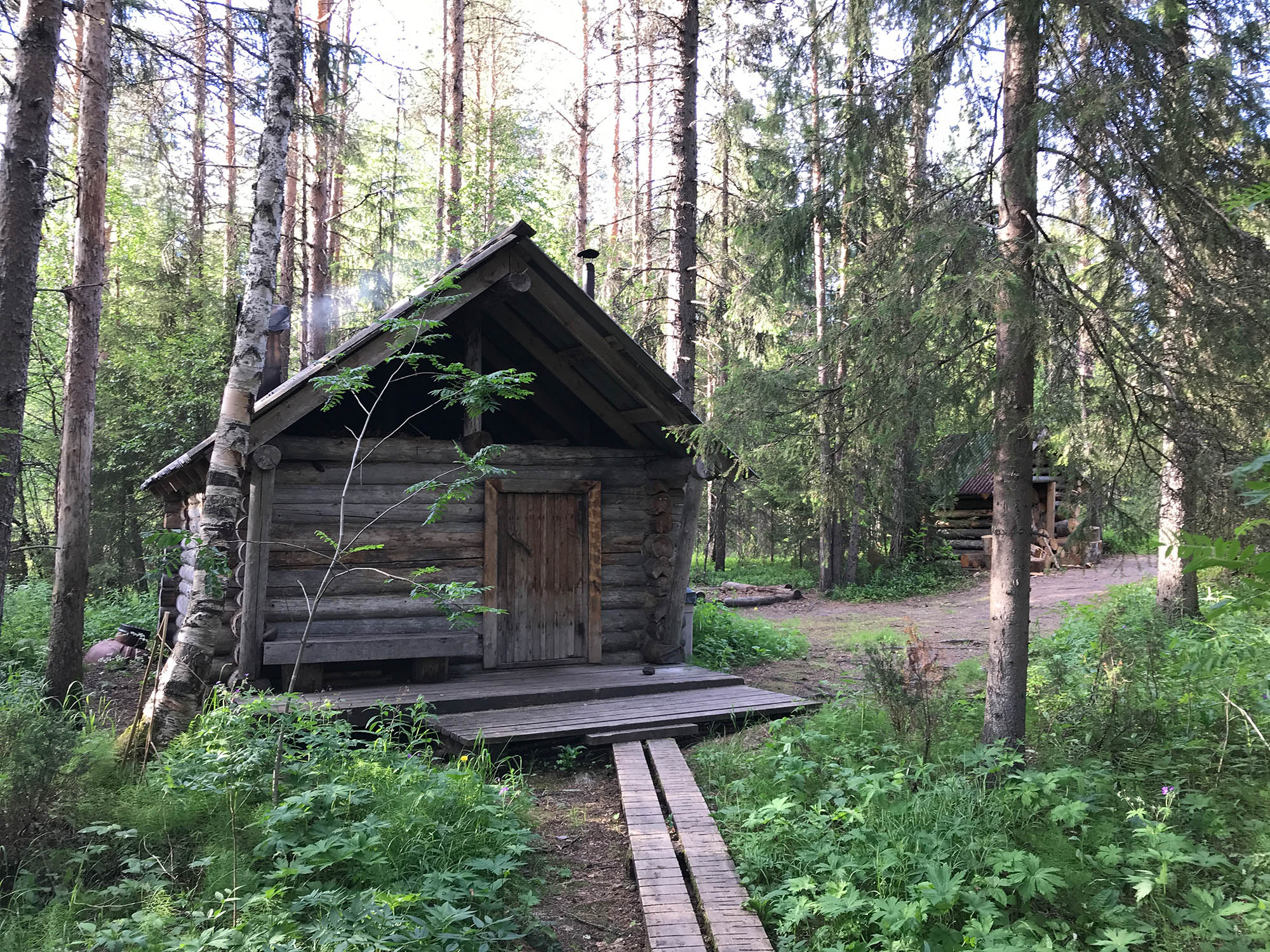 Мы мылись в бане у домика «Муравейник». Каждый день ее топили инспекторы