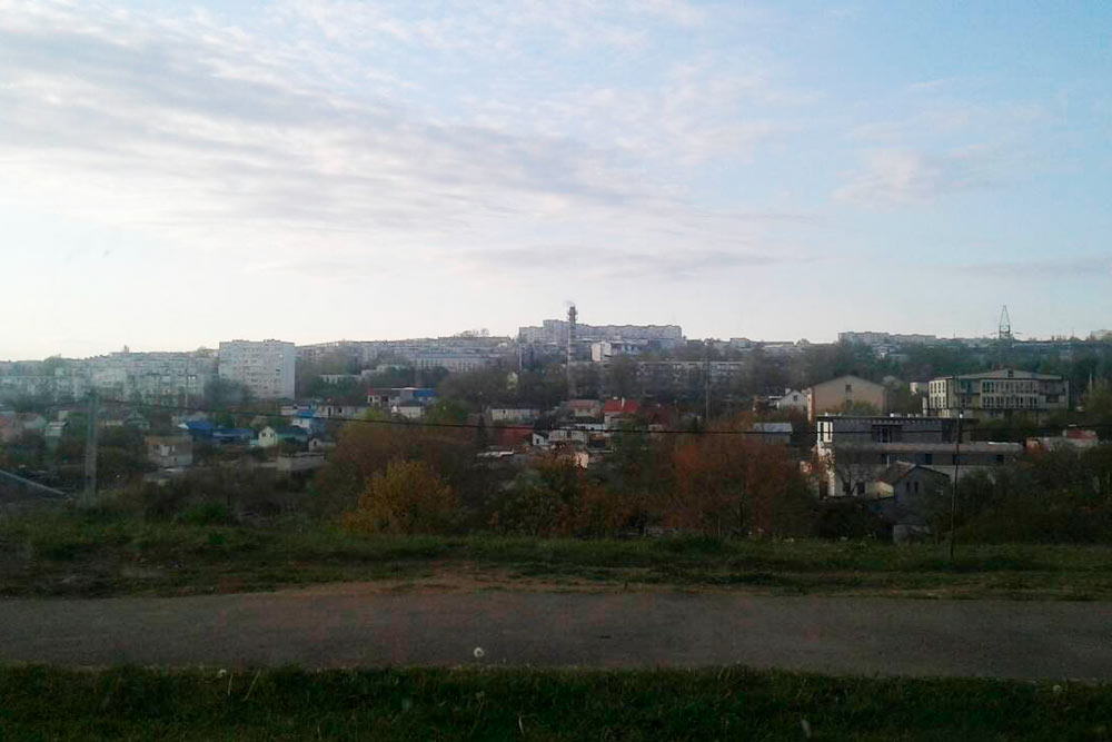 Частный сектор встречается даже в центре Севастополя. Цены на дома стартуют от 1,5 млн рублей