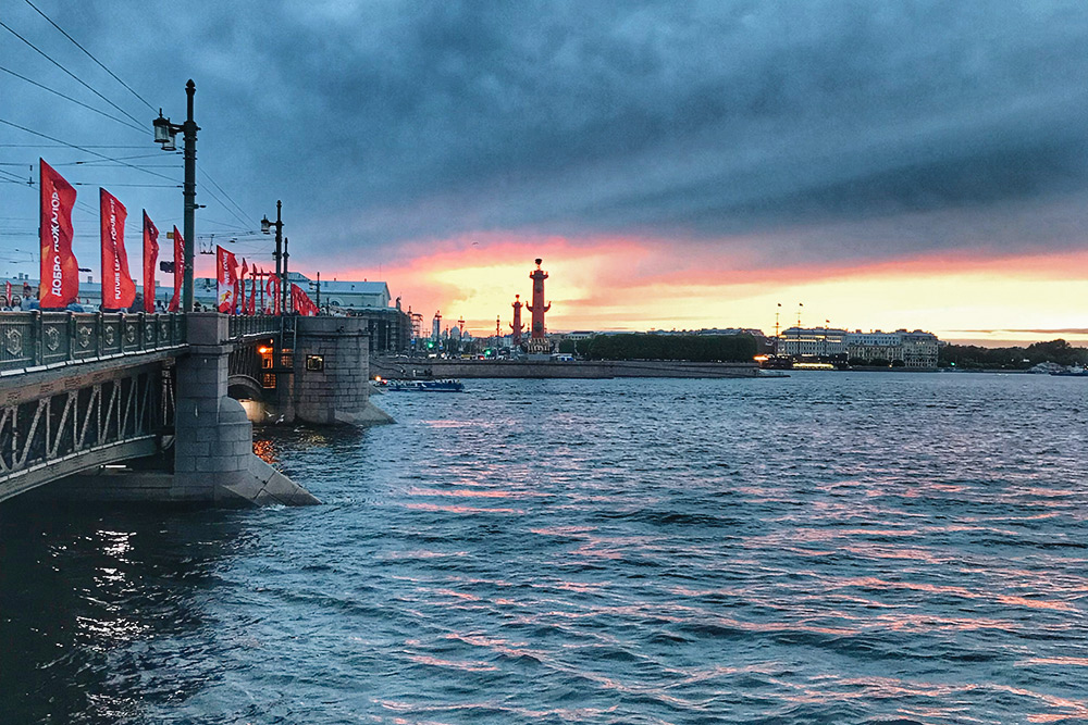 Санкт-Петербург называют городом белых ночей. Но жители соседней Республики Карелия считают, что они здесь ненастоящие и что карельские белые ночи белее питерских