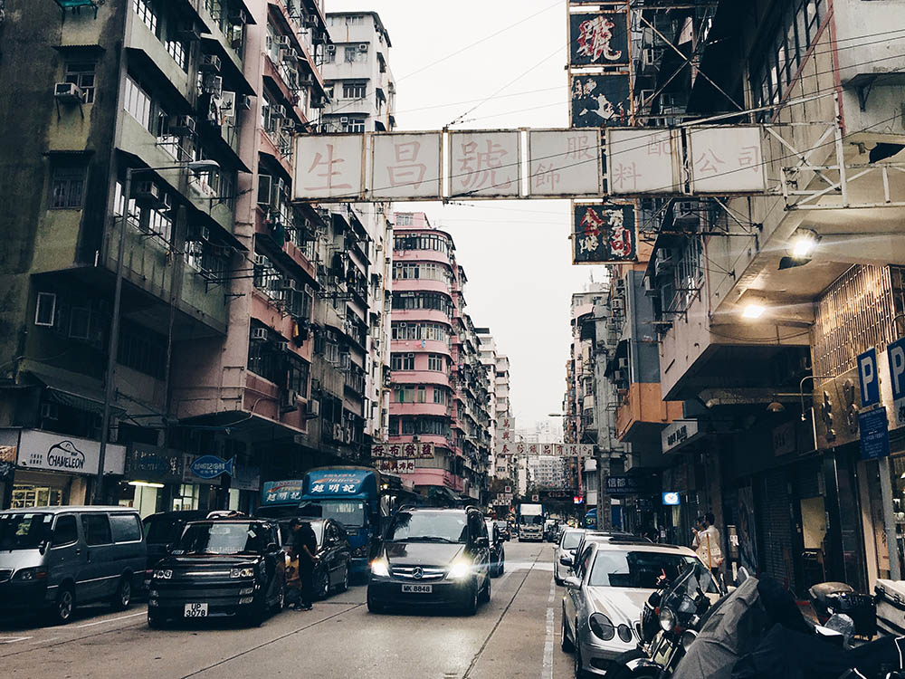 Самый бедный район Гонконга — Sham Shui Po. Здесь можно купить квартиру дешево по местным меркам — за 4 млн $. Первый взнос в этом случае составит 20%, а если квартира дешевле четырех миллионов, то 10%