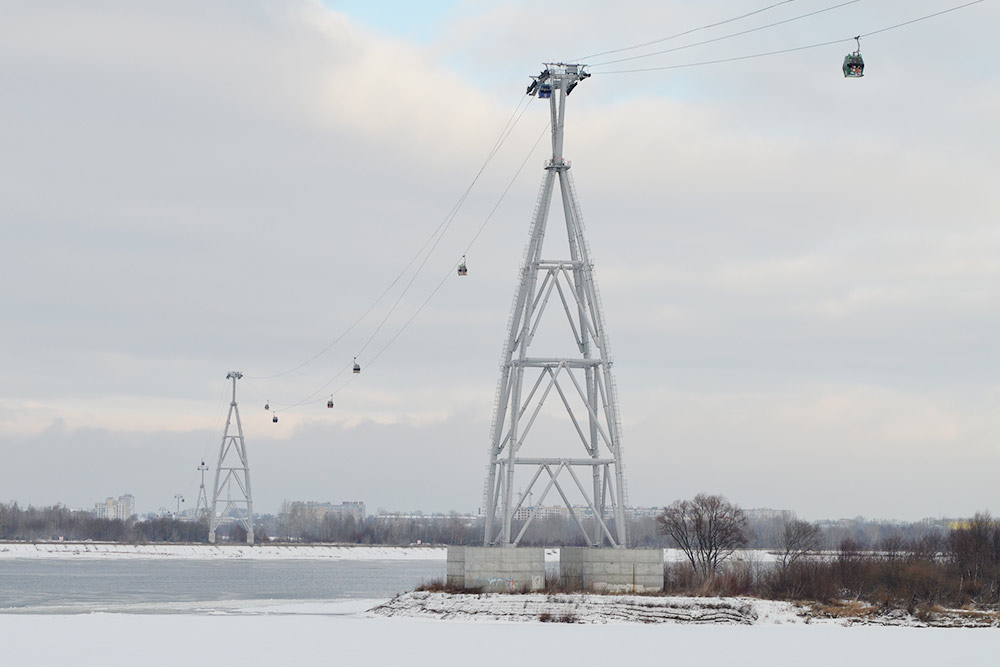 Вид на опоры нижегородской канатной дороги