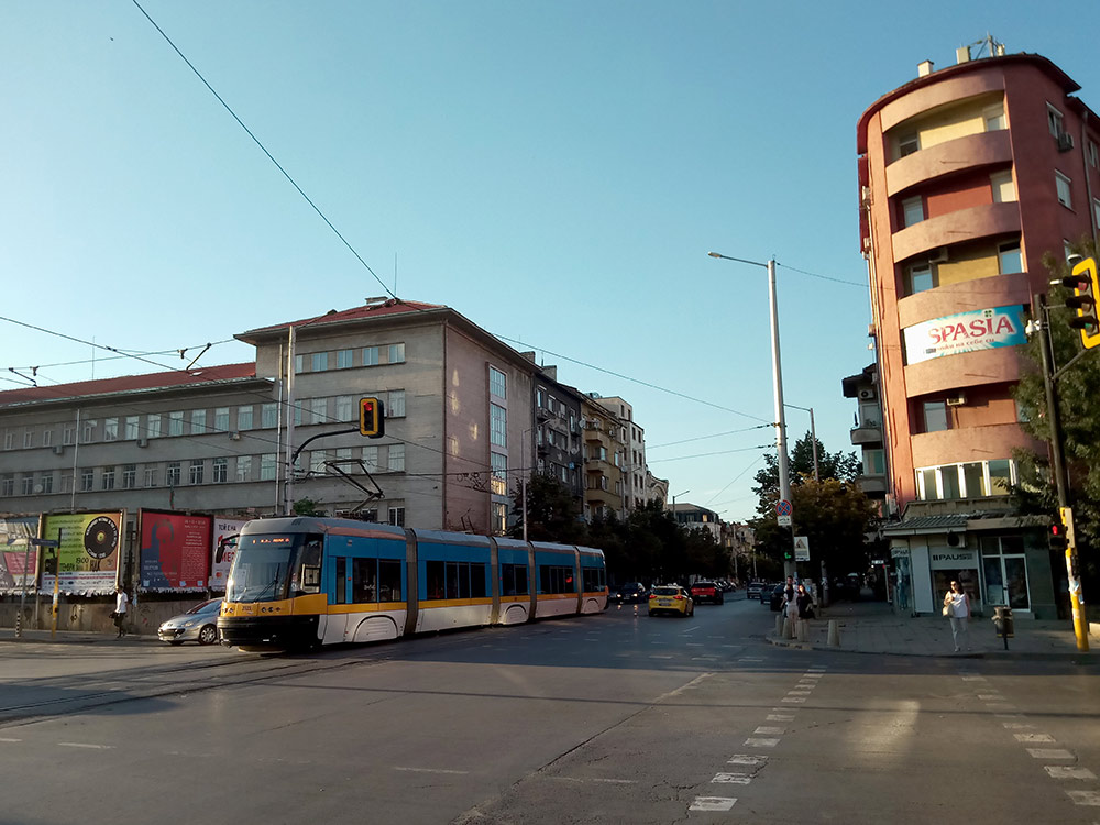 Вместо метро жители ездят на наземном транспорте. В Софии есть автобусы, трамваи и троллейбусы — как в Москве