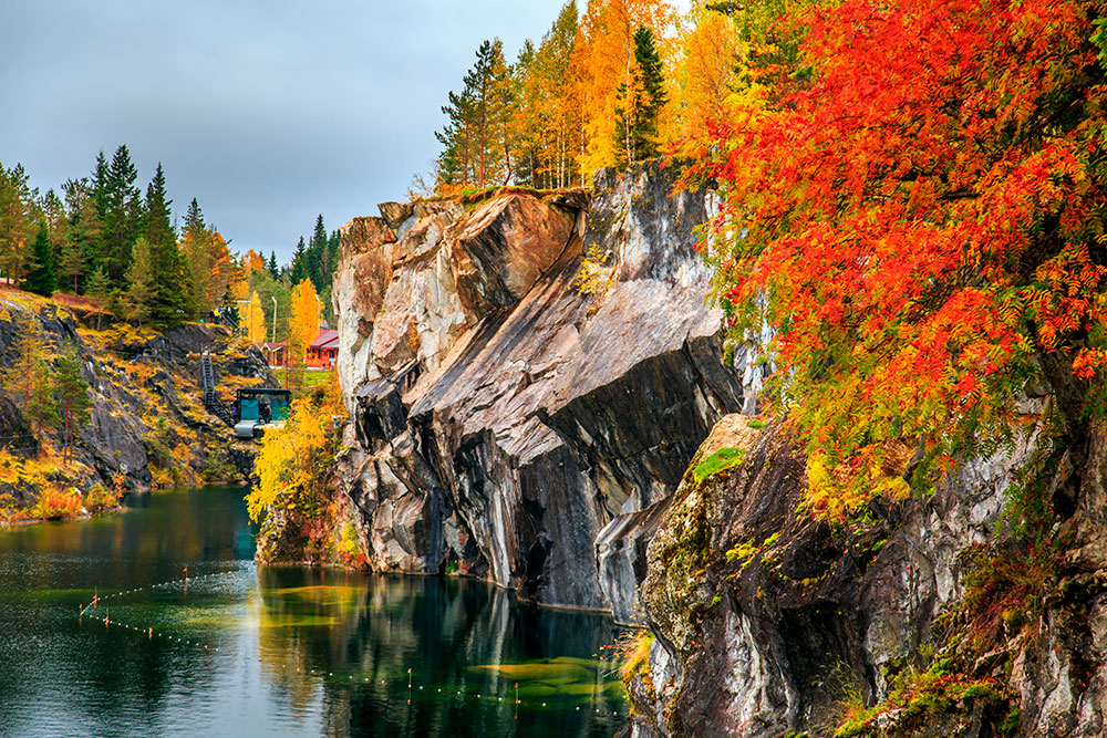 Осенью в парке особенно красиво. Фотография: Lizavetta / Shutterstock / FOTODOM