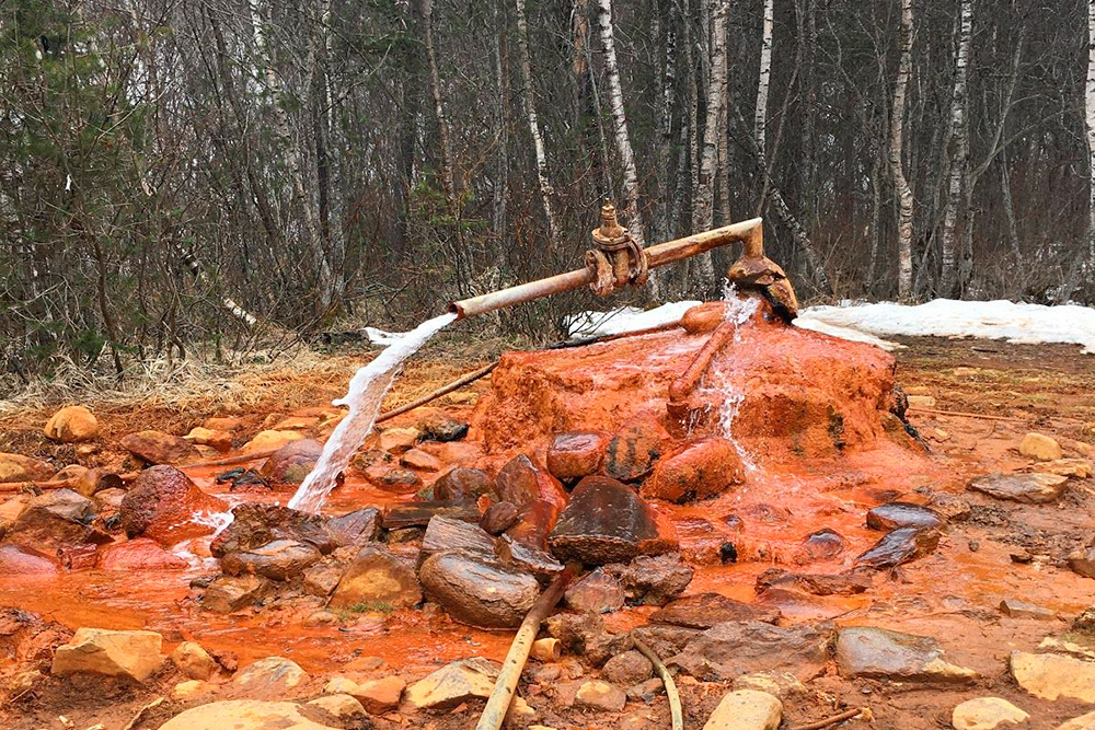 В Долине нарзанов из крана бьет струя полезной воды