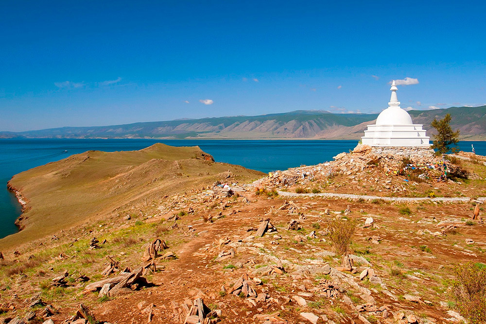 Буддийская ступа на острове Огой. Фото: Kochukov / Shutterstock