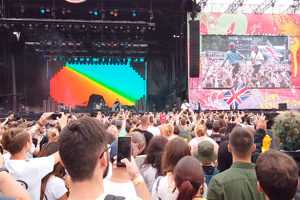 Снимаю выступление Frank Carter and the Rattlesnakes на фестивале Sziget-2019