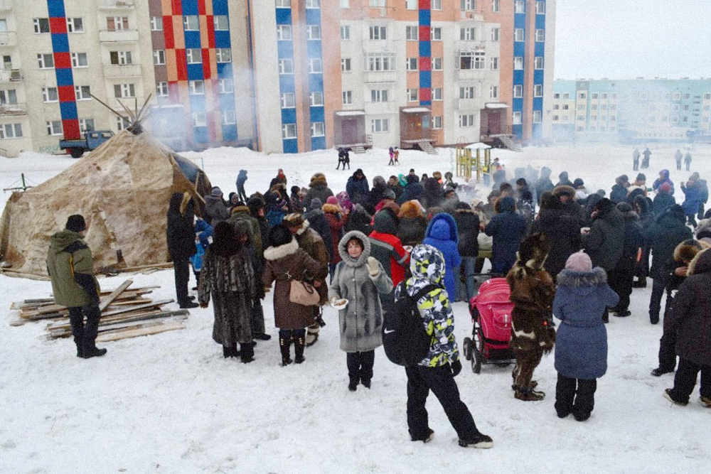 Каждый более-менее большой праздник отмечают культурной программой