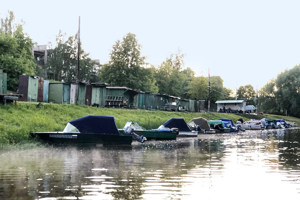 В черте Новгорода расположены четыре лодочные станции, а за городом есть еще яхт-клуб и речной порт