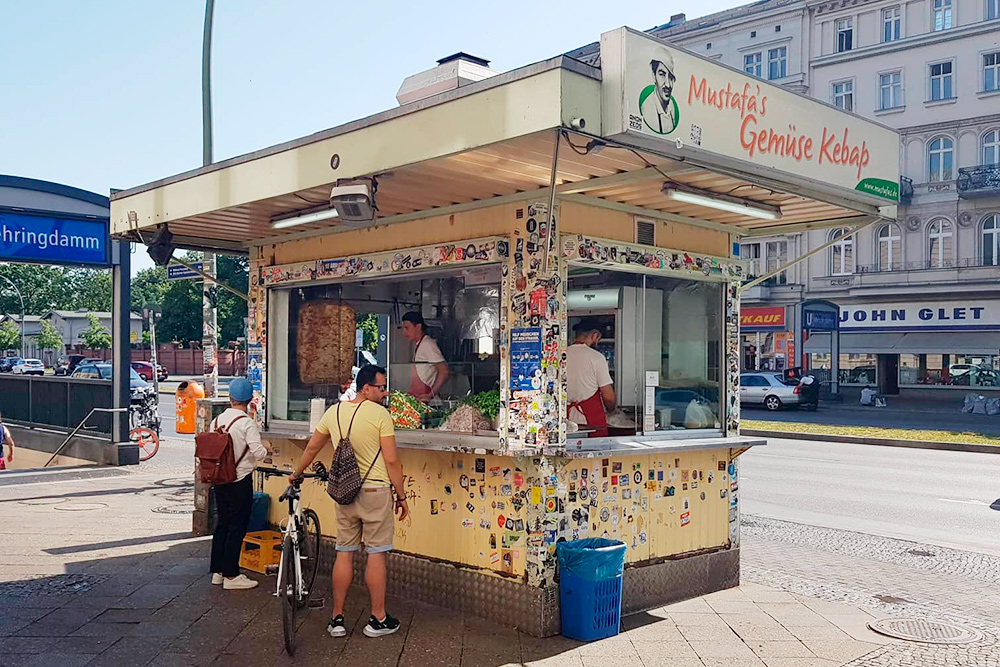 По мнению моих друзей, лучший в Берлине кебаб делают в Mustafa’s Gemüse Kebap