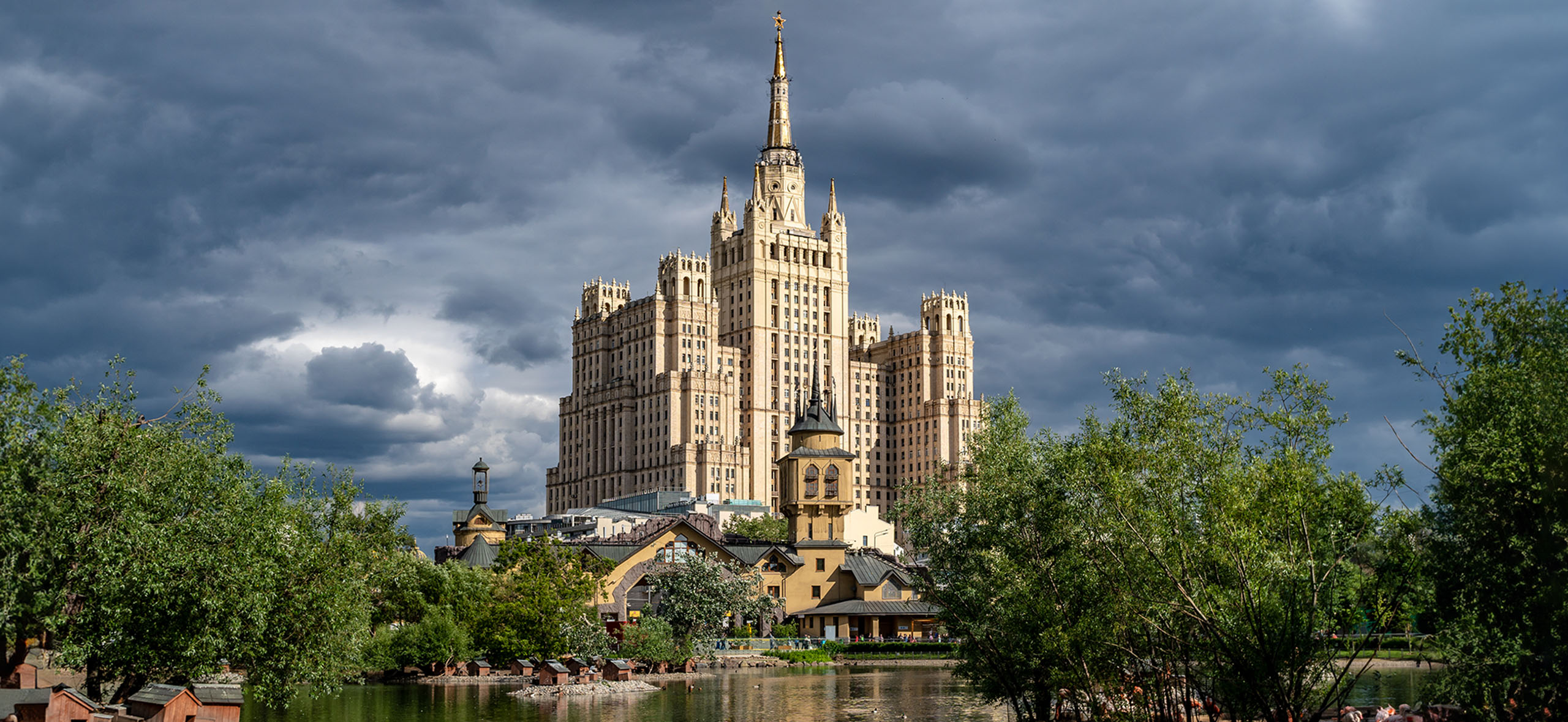 10 головокружитель­ных высоток Москвы: сталинские и современные