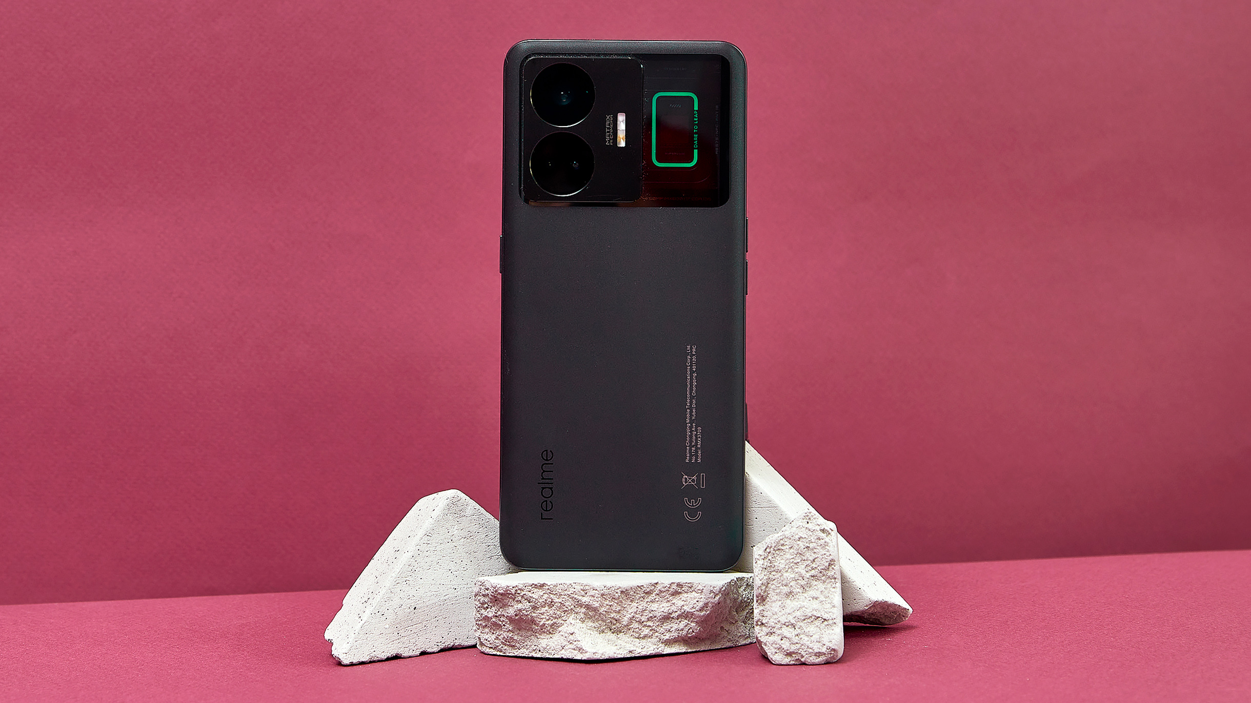 Realme GT3: обзор смартфона с зарядкой за 10 минут и подсветкой корпуса