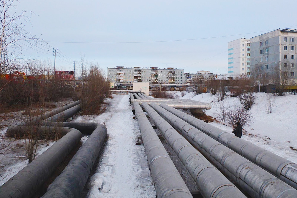 Якутск называют городом «кишками наружу»: все коммуникации проходят над землей из-за вечной мерзлоты