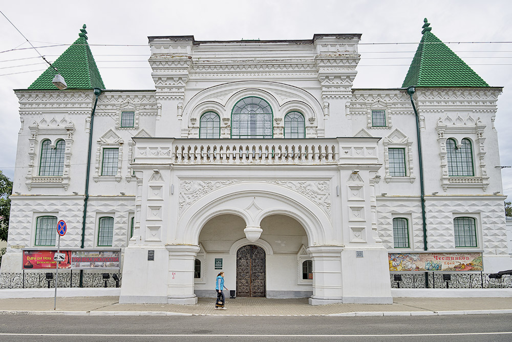 Здание Романовского музея-заповедника похоже на терем из русской сказки. Фото: Gennadiy Solovyev / Shutterstock